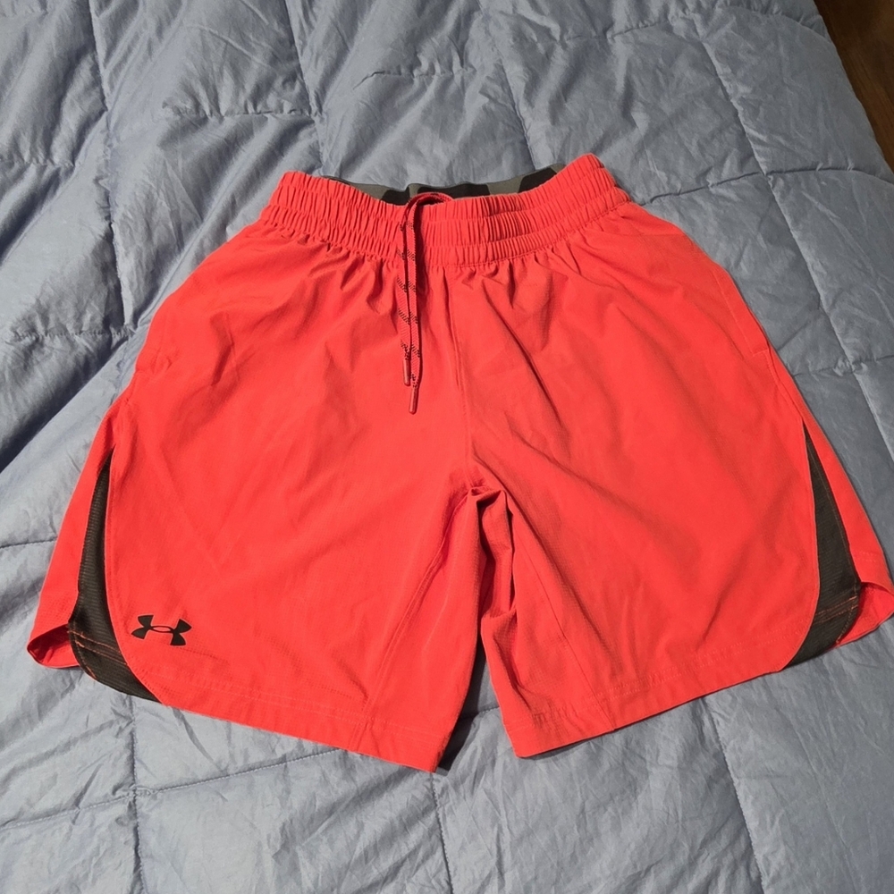 Very Gently Used. Sun Glare W/ Pic. UNDER ARMLR Men's Athletic Shorts.